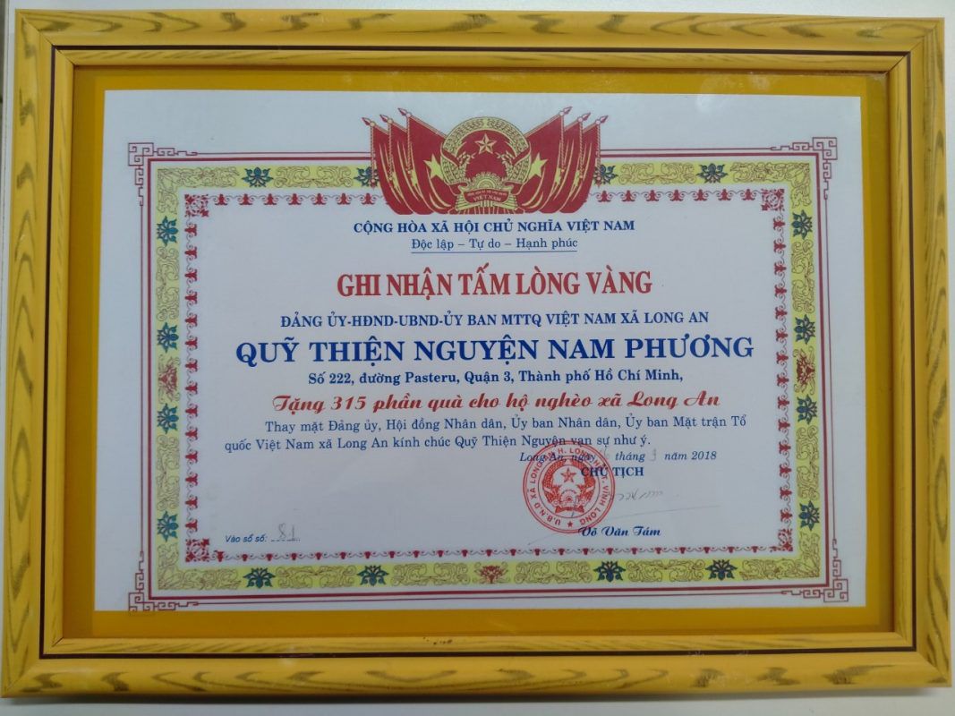 Bằng khen ghi nhận tấm lòng vàng