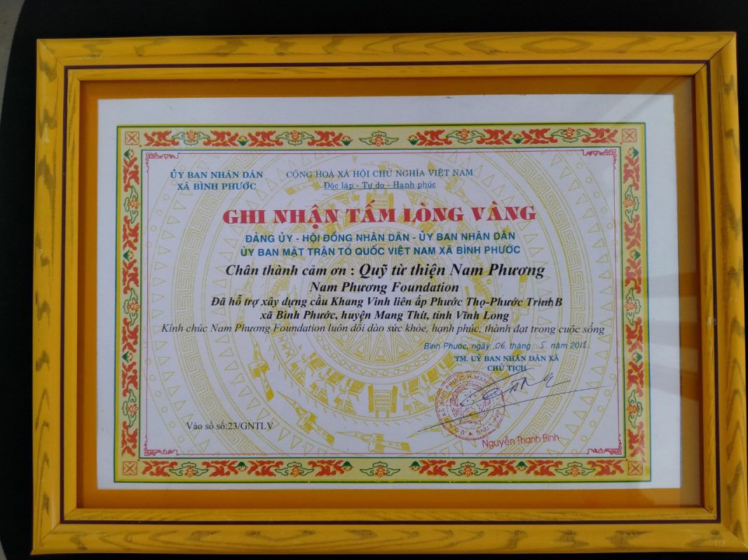 Bằng khen ghi nhận tấm lòng vàng